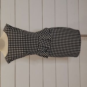 SOPRANO large black and white dress form fitting fitted